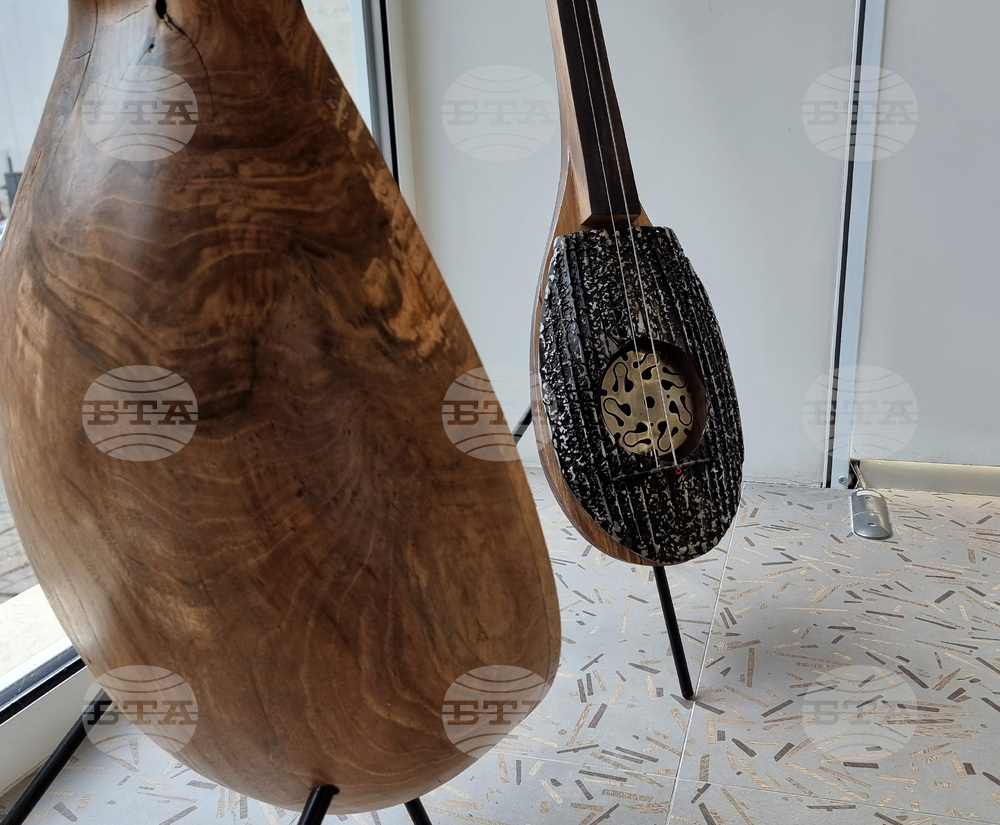 Варна - творческа група Arena ART Wood - изложба „Резонанси“
