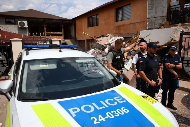 Police Use Excavator to Break into Fentanyl House in Sofia, Woman Arrested