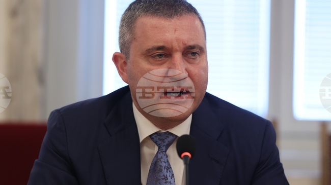Конституционната жалба срещу бюджета ще бъде внесена след обнародването му, президентът трябва да наложи вето, заяви Владислав Горанов от ГЕРБ-СДС