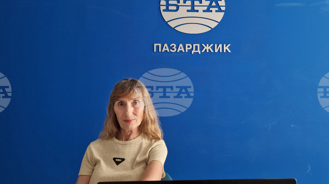 Според балетния педагог Ваня Вълкова в Пазарджик „Сцена на вековете“ е едно събитие, което достига до хората и обединява изящните изкуства