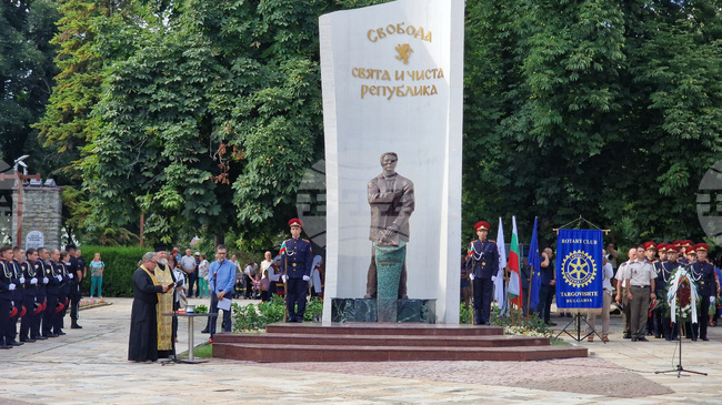 Паметник на Васил Левски издигнаха в Търговище 