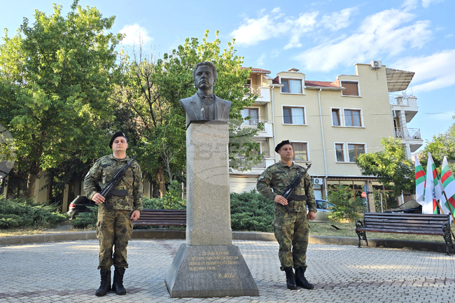 С възпоменателна церемония в Сливен беше отбелязана 189-ата годишнина от рождението на Васил Левски