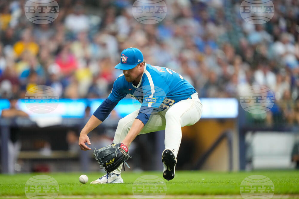 Marlins Brewers Baseball