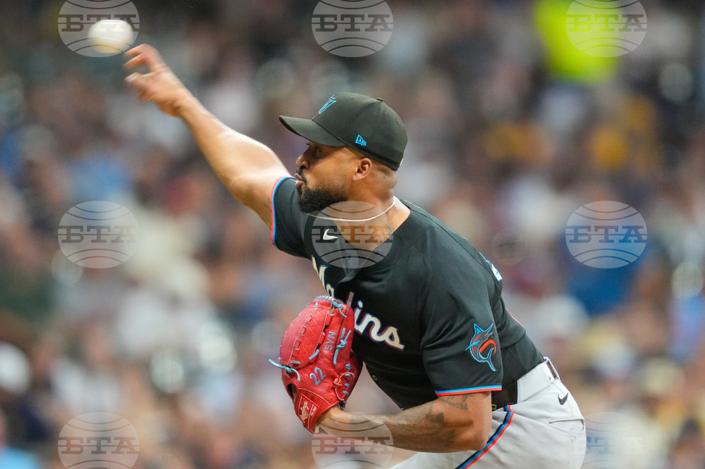 Marlins Brewers Baseball