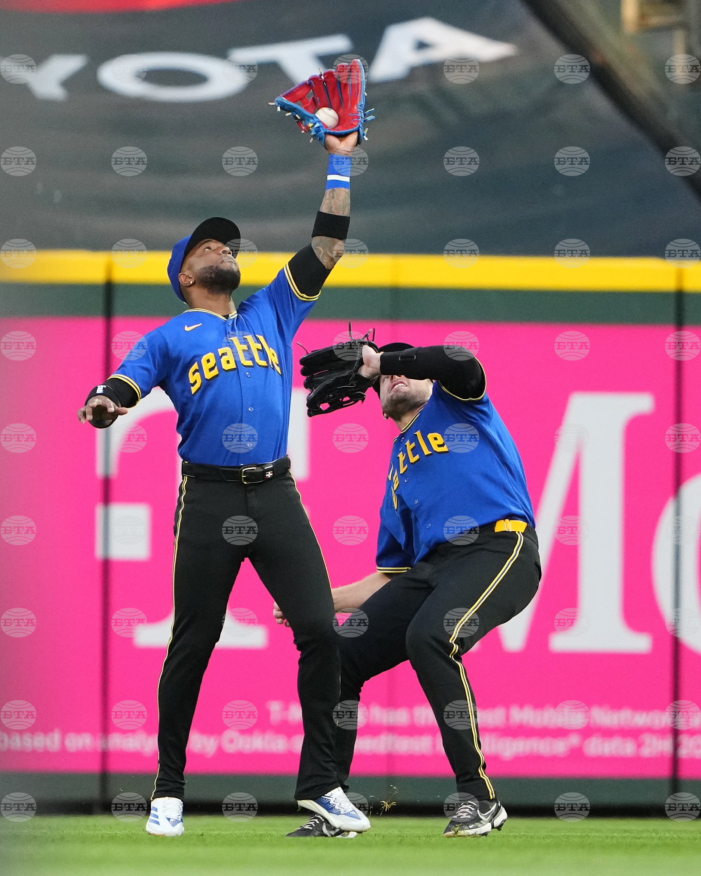 Giants Mariners Baseball