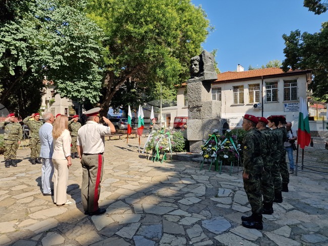 Нека всеки ден си спомняме заветите на Васил Левски, призова заместник-кметът на Стара Загора Милена Желева