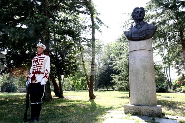 Military Honours Mark 189th Anniversary of Vasil Levski's Birth in Sofia
