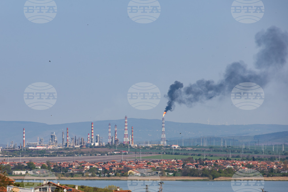 Бургас - Лукойл Нефтохим Бургас - дим