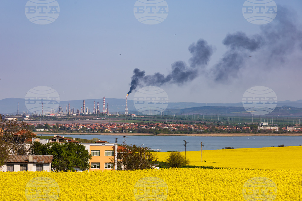 Бургас - Лукойл Нефтохим Бургас - дим