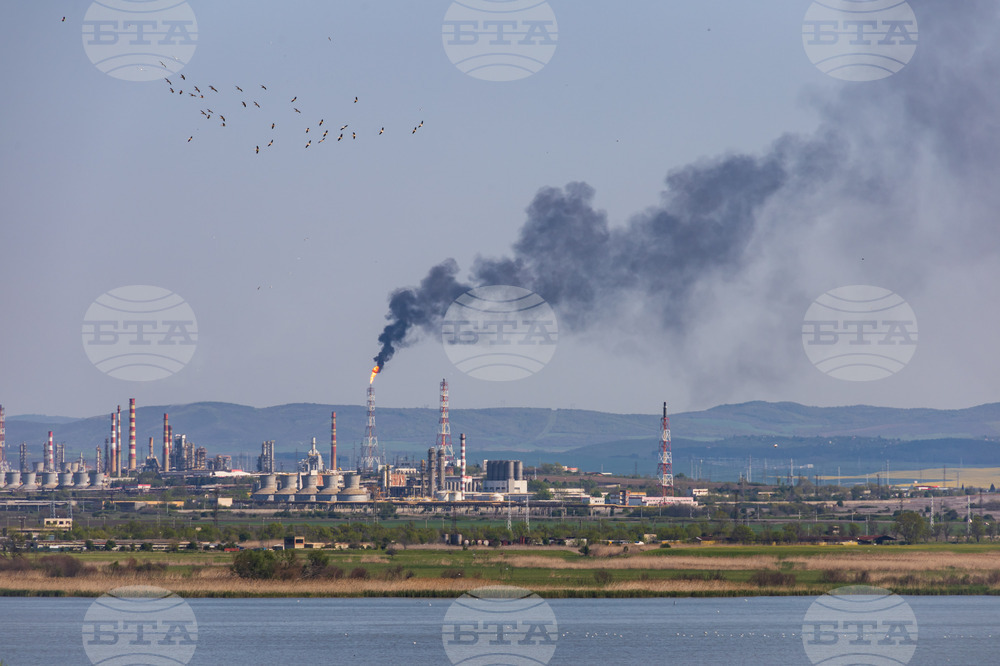 Бургас - Лукойл Нефтохим Бургас - дим