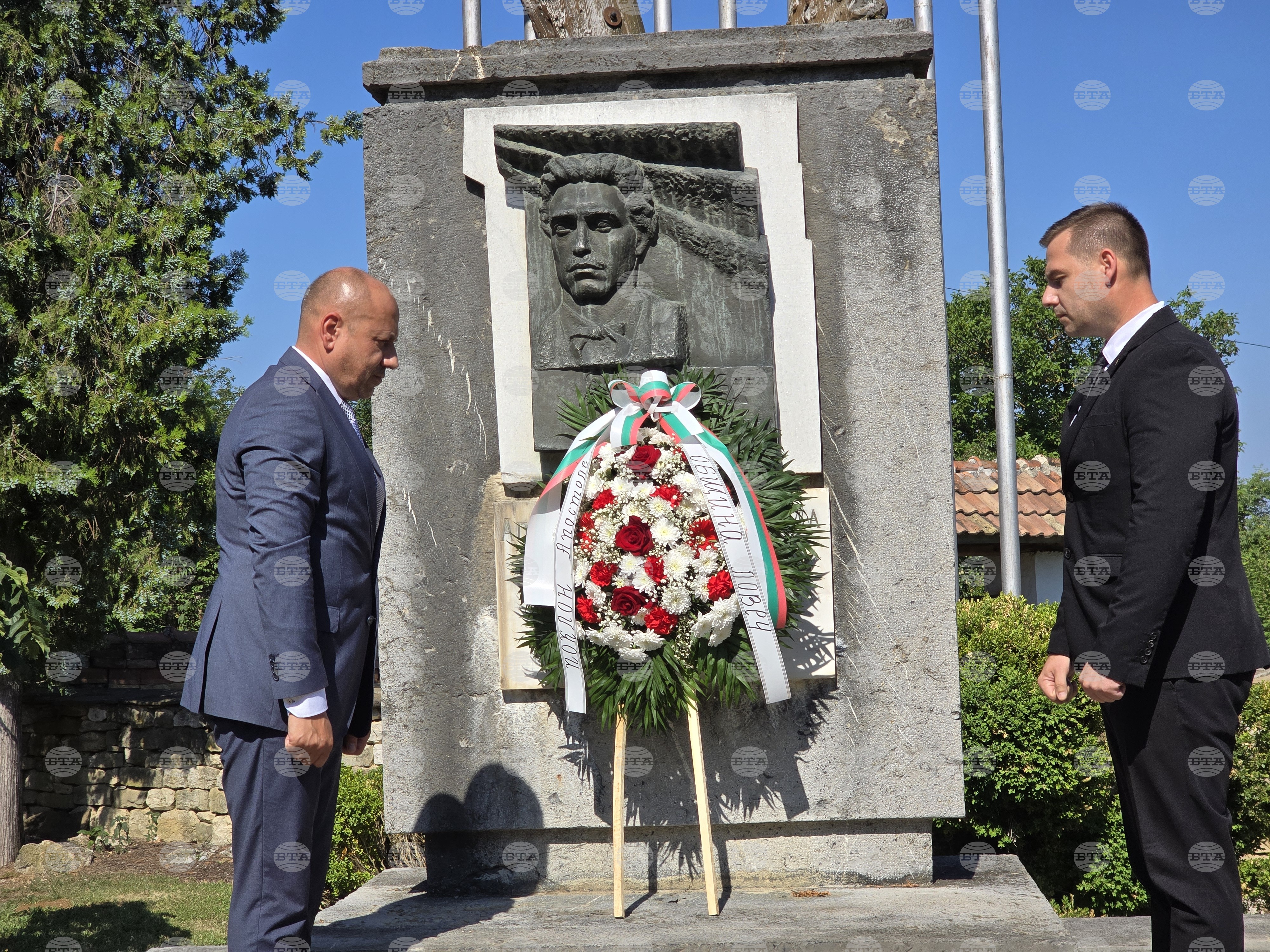 С гражданско поклонение беше почетена годишнината от рождението на Васил Левски в двора на Къкринското ханчe
