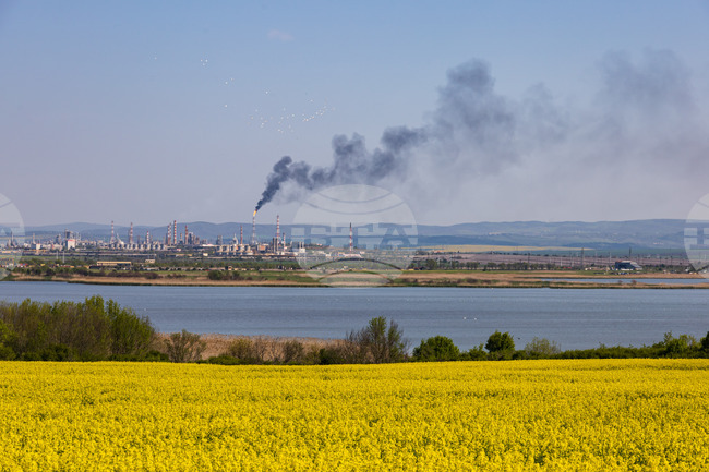Бургас - Лукойл Нефтохим Бургас - дим