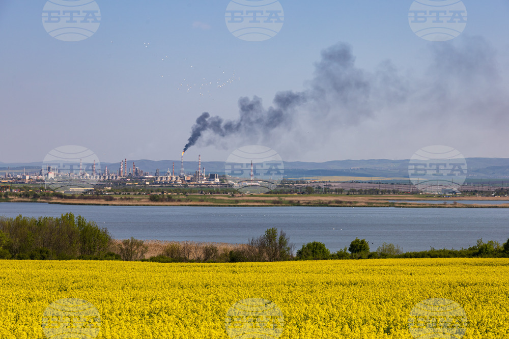 Бургас - Лукойл Нефтохим Бургас - дим