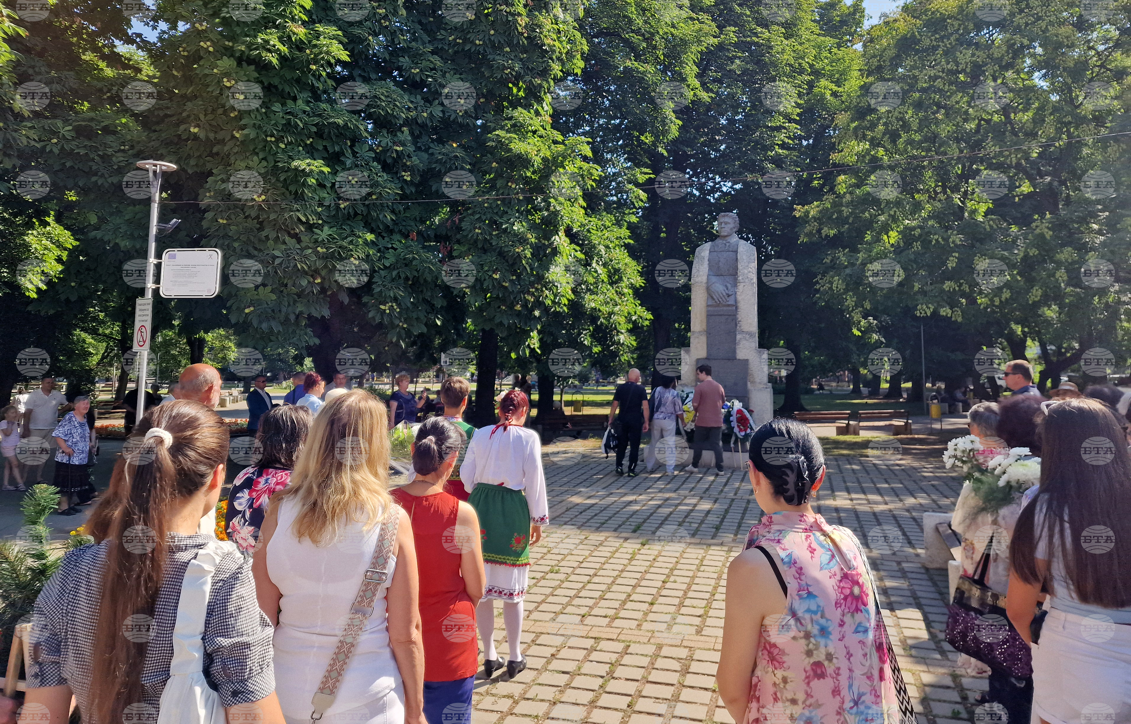В Монтана отбелязаха 189 години от рождението на Васил Левски с поднасяне на венци