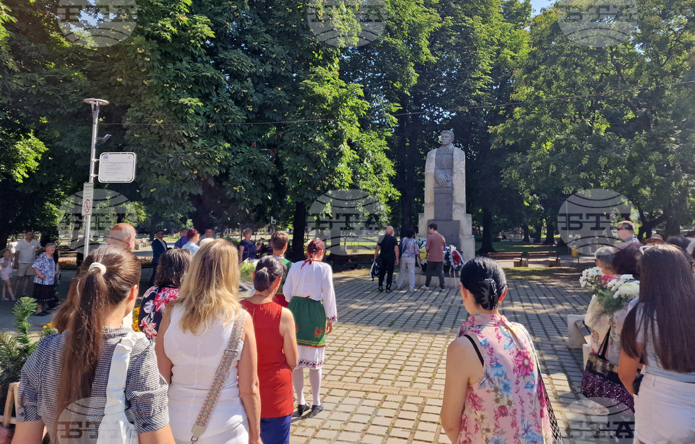 В Монтана отбелязаха 189 години от рождението на Васил Левски с поднасяне на венци