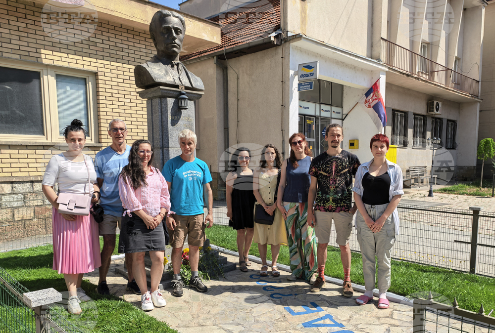 Участниците в пленера „Босилеград в цветове“ почетоха годишнината от раждането на Васил Левски 