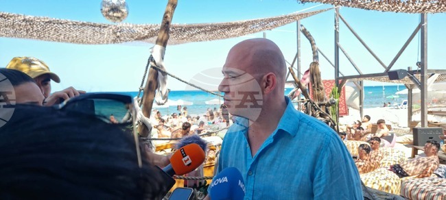 Летният сезон върви с темповете на миналата година, изоставането е преодоляно, каза министър Илин Димитров