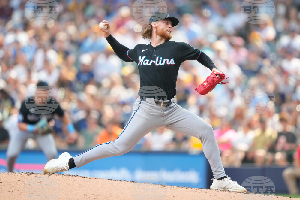 Marlins Brewers Baseball