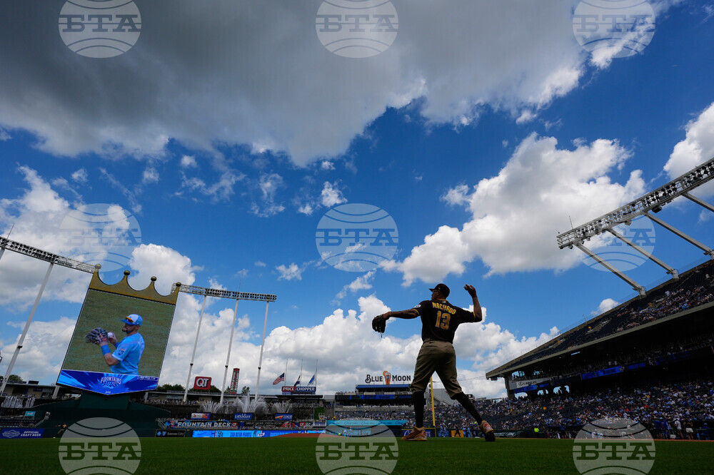 APTOPIX Padres Royals Baseball