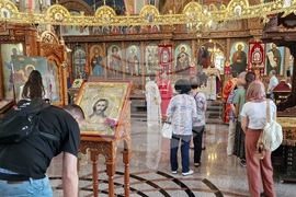 Шумен - храм „Св. Три Светители“ - неделна служба