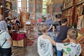 Шумен - храм „Св. Три Светители“ - неделна служба