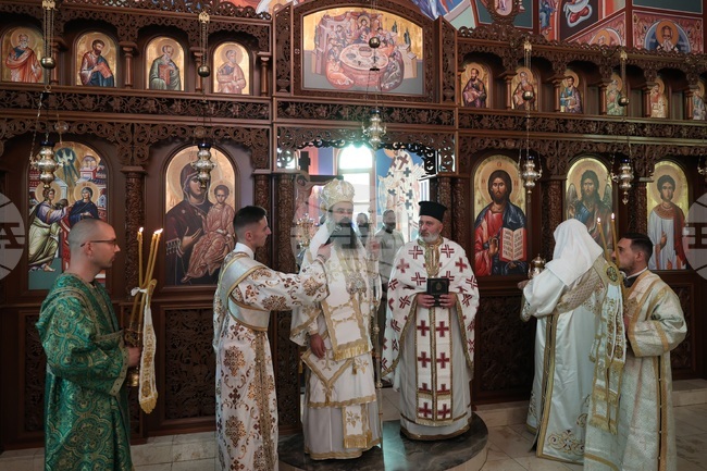 Патриарх Даниил отслужи литургия в столичен храм и ръкоположи дякон Николай Георгиев за свещеник, а иподякон Петър Петков - за дякон