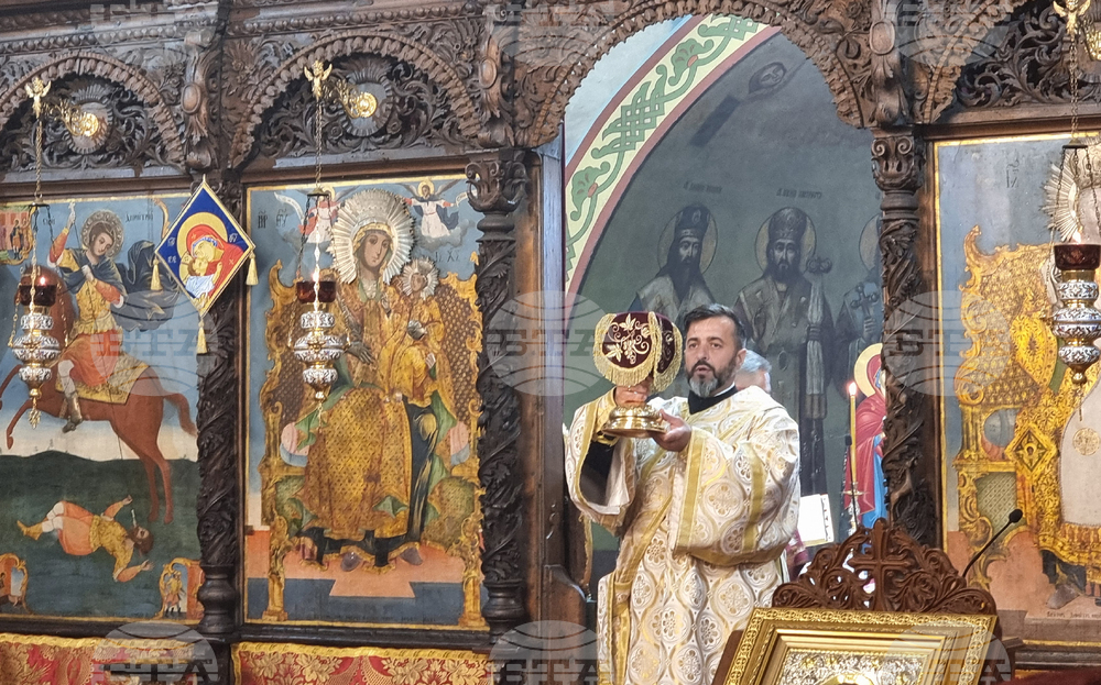 Сливен - храм „Свети Димитър“ - неделна литургия