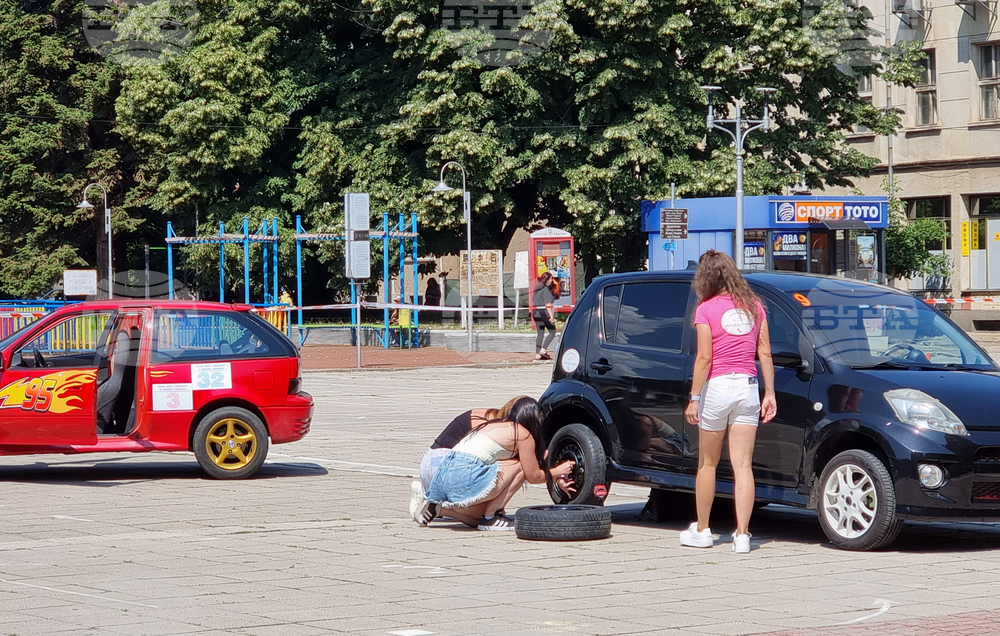 Кюстендил - състезание - „Скорост и високи токчета“