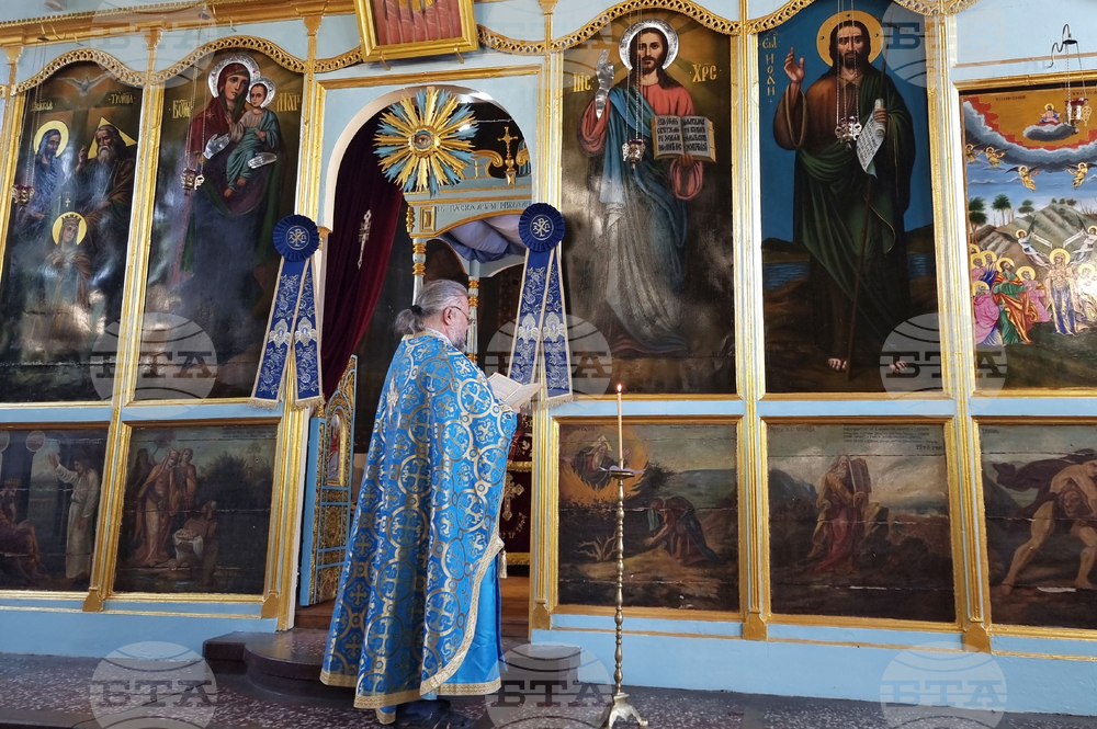 Ямбол - храм „Света Троица“ - литургия