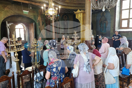 Ямбол - храм „Света Троица“ - литургия