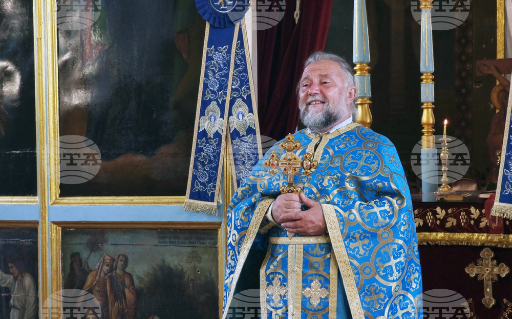 Ямбол - храм „Света Троица“ - литургия