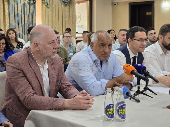 България не може да изпраща различни послания към партньорите си и гражданите в държавата, заяви лидерът на ГЕРБ Бойко Борисов