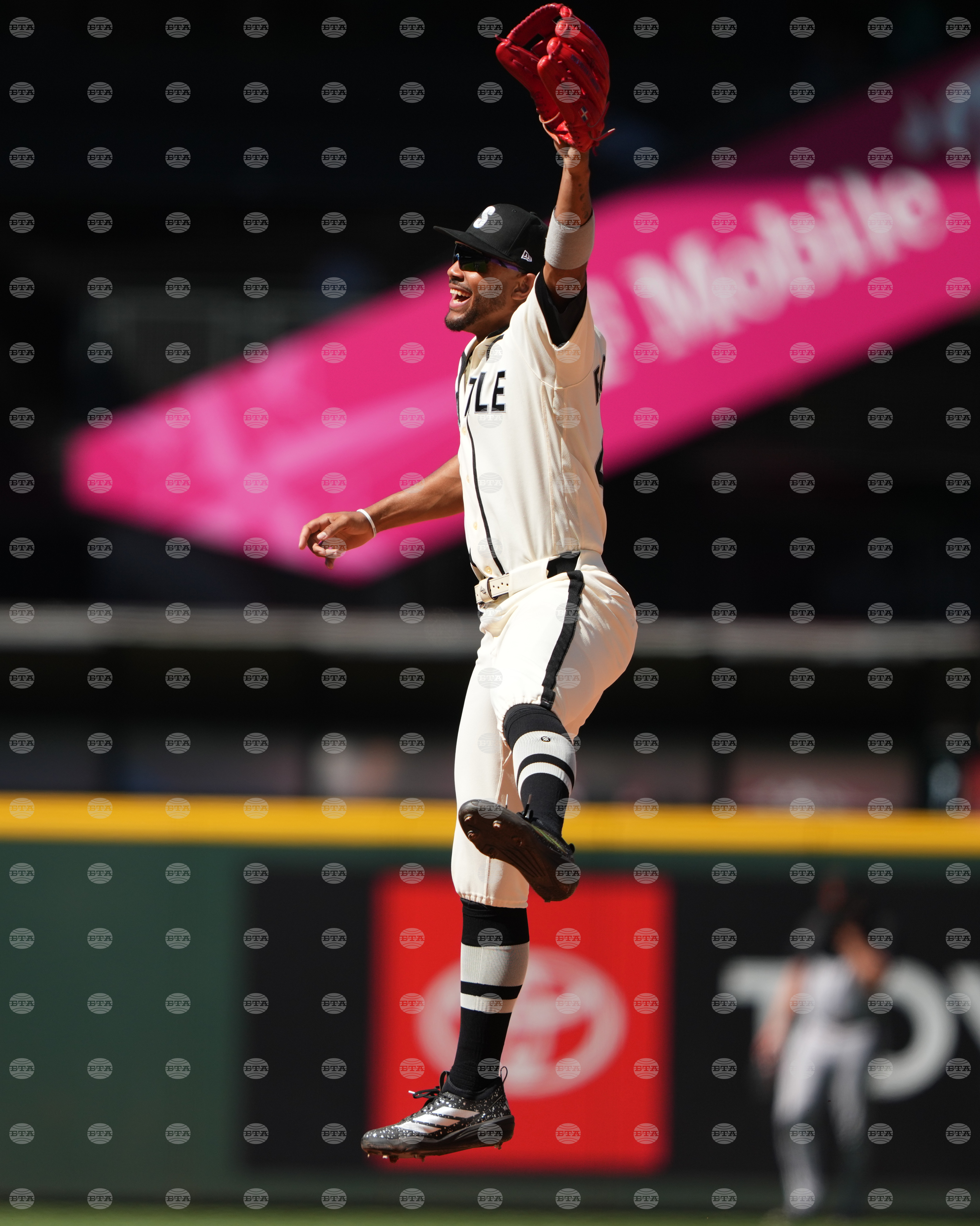 Giants Mariners Baseball