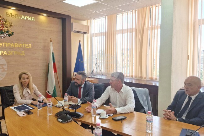 Пътната инфраструктура, безопасността и земеделските казуси бяха сред темите на съвместна приемна на депутати и областния управител в Разград