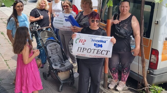 Медици протестираха пред сградата на Многопрофилната болница за активно лечение в Шумен с искания за увеличение на заплатите 