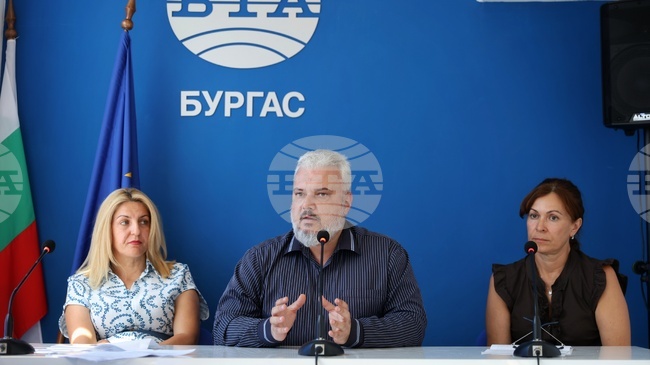 Бургас развива система за подкрепа на децата, но има нужда от още приемни семейства, смятат участниците в дискусията „Приеми ме“