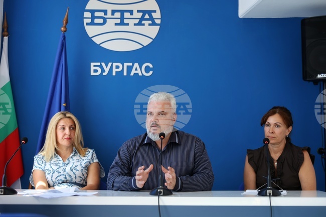 Бургас развива система за подкрепа на децата, но има нужда от още приемни семейства, смятат участниците в дискусията „Приеми ме“