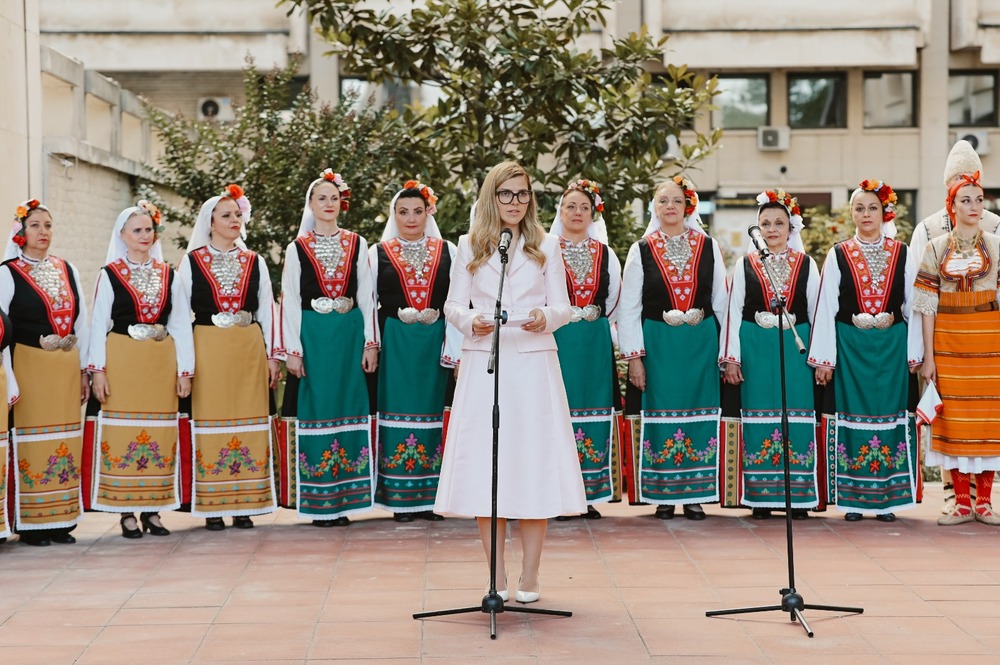 България ще продължи да допринася активно за единството и стабилността на ЕС и НАТО, заяви външният министър Велислава Петрова