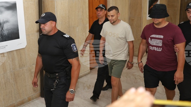 Защитата оспори обвинението срещу двамата служители на НАП, прокуратурата поддържа тезата за подкуп