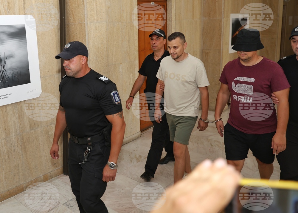 Защитата оспори обвинението срещу двамата служители на НАП, прокуратурата поддържа тезата за подкуп