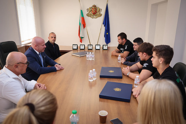 Министър Керязов отличи медалистите от Европейското първенство по джудо за кадети