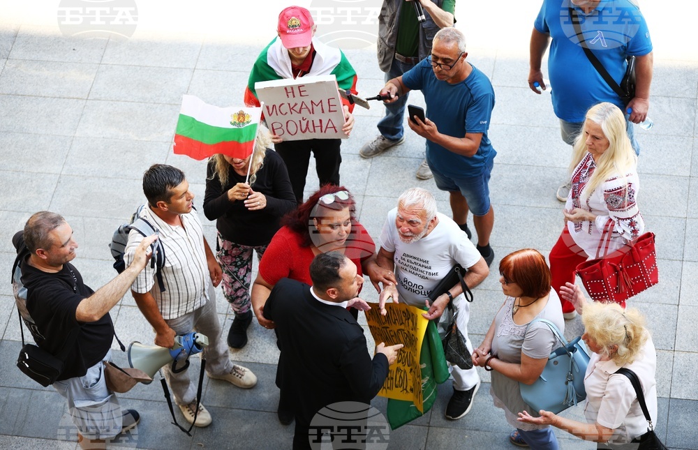 Народно събрание - самолети - протест