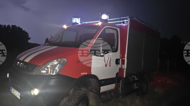 Мъж със собствена техника помогна за ограничаването на пожара край село Ръждак и спаси около 50 овце