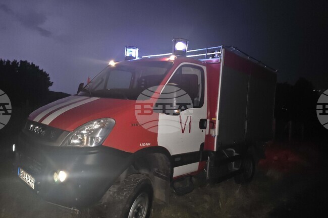 Мъж със собствена техника помогна за ограничаването на пожара край село Ръждак и спаси около 50 овце