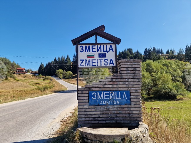 По идея на кмета на Змеица Община Доспат започна процедура за именуване на площада в селото