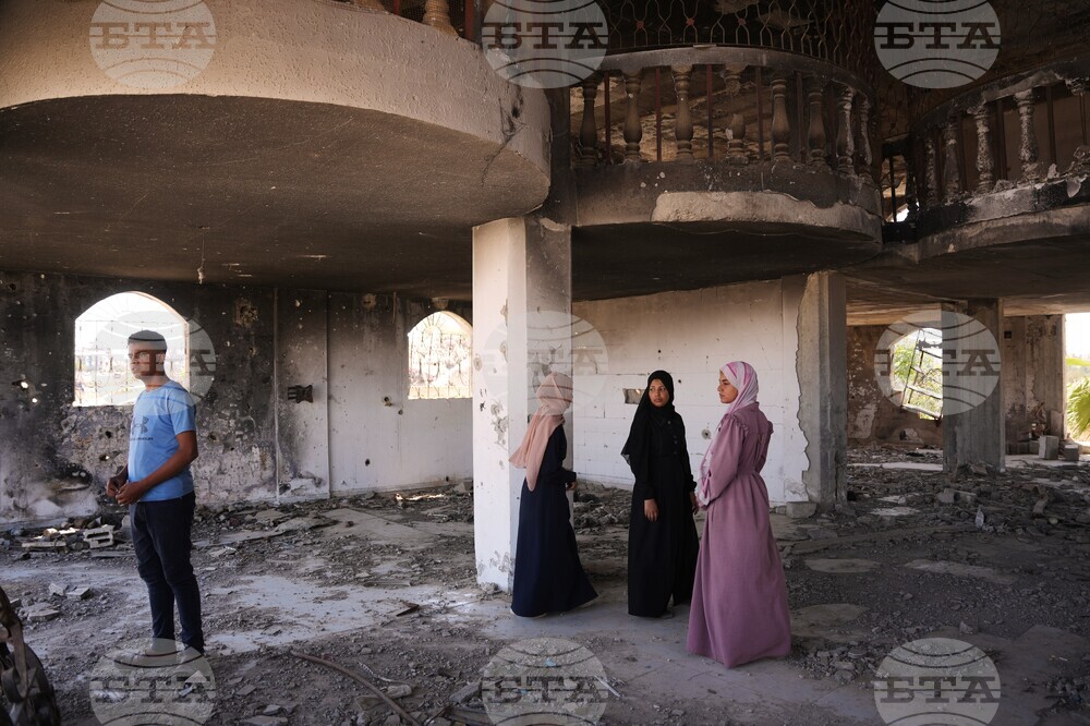 Mideast Wars Gaza Family Reunites
