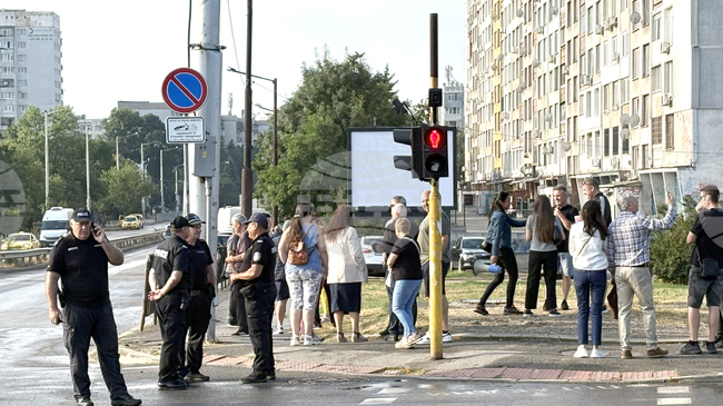 Граждани протестираха в район „Подуяне“ в София срещу по думите им некачествено общинско строителство