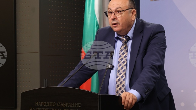 Депутатът от ДПС Хамид Хамид съобщи, че изпращат информация на прокуратурата за имуществото на вътрешния министър Иван Демерджиев