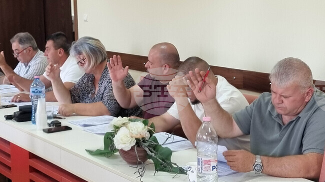 Безплатни дърва за огрев ще получат хората, участвали в мерки срещу пожарите и лесозащитата, реши Общинският съвет в Минерални бани