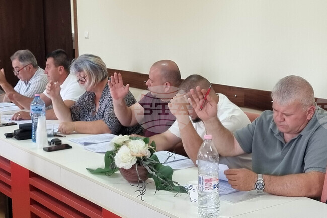 Безплатни дърва за огрев ще получат хората, участвали в мерки срещу пожарите и лесозащитата, реши Общинският съвет в Минерални бани
